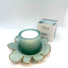 Load image into Gallery viewer, Seabreeze Petal dish with Alixx candle
