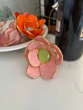 Load image into Gallery viewer, Flower Wine Cork
