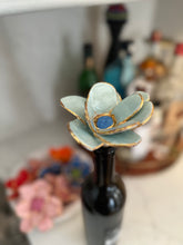 Load image into Gallery viewer, Flower Wine Cork

