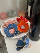 Load image into Gallery viewer, Flower Wine Cork
