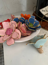 Load image into Gallery viewer, Flower Wine Cork
